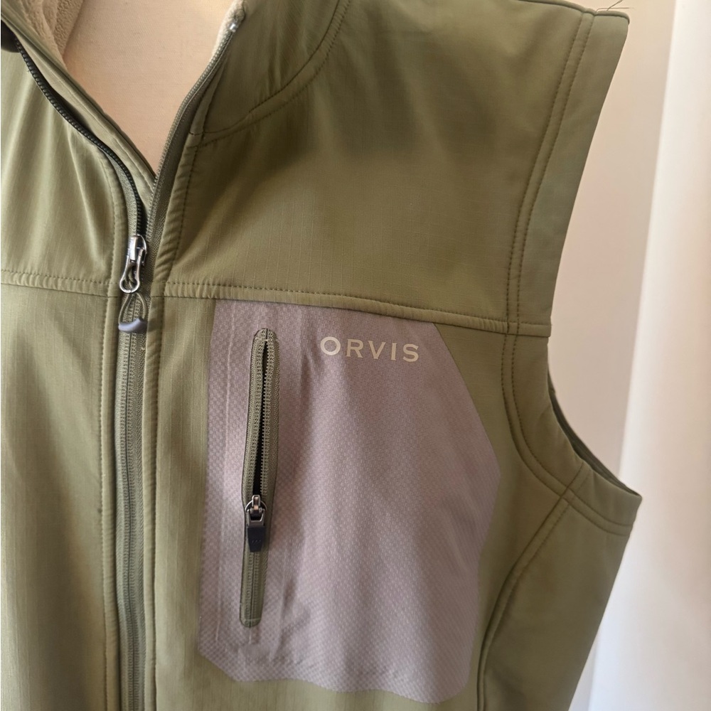 Orvis Vest. Size XXL. In Like New Condition. No rips, stains or signs of wear. - Picture 3 of 9